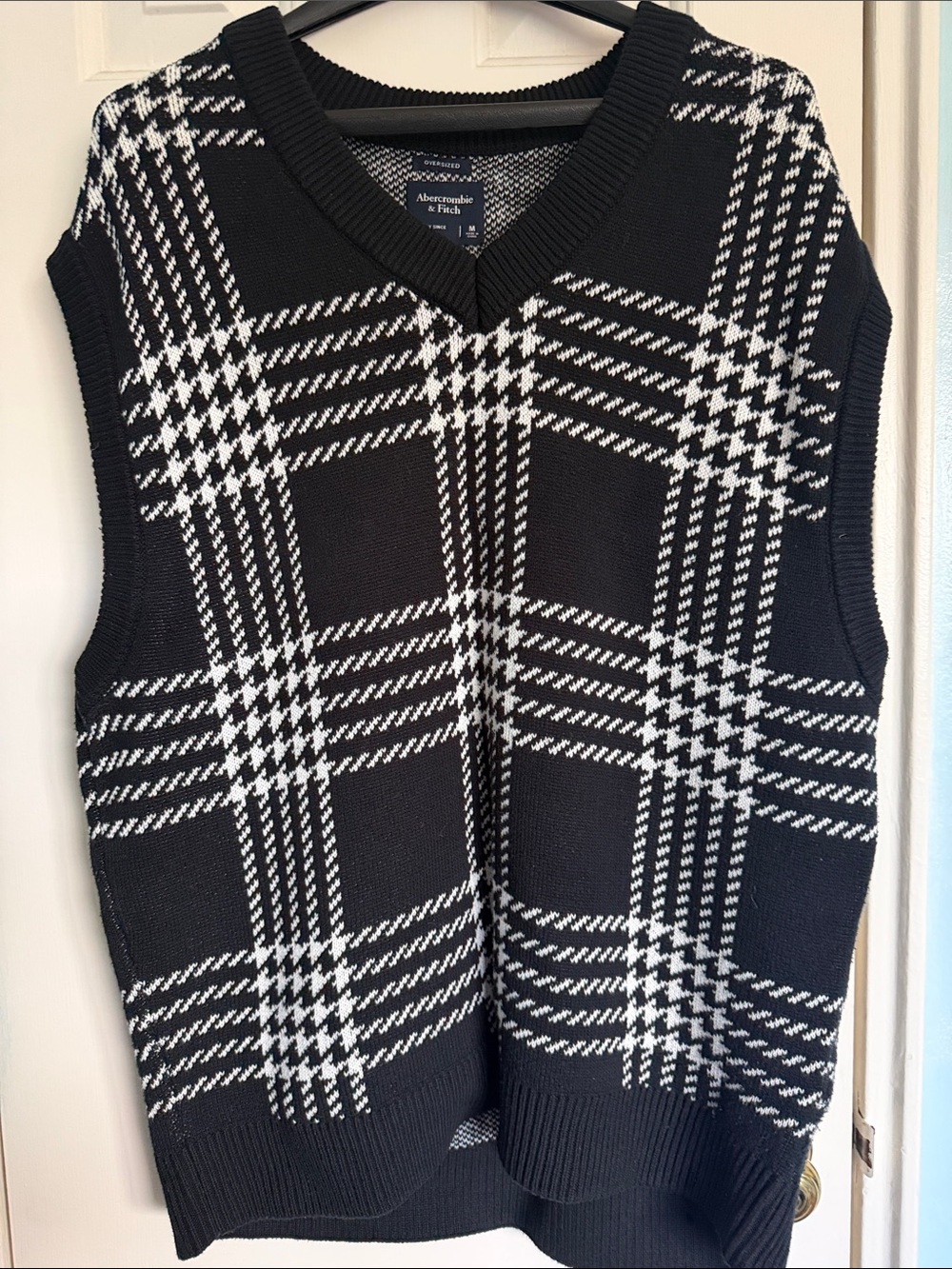 Abercrombie & Fitch Oversized Patterned Sweater Vest Black & White